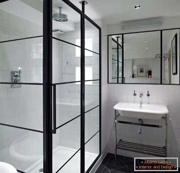 Fekete és fehér fürdőszobai belső tér zuhanykabinnal