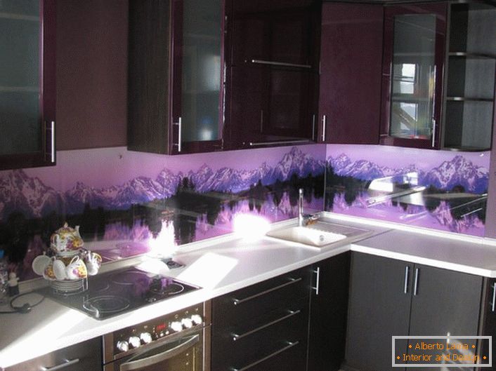 A szoba lila színei