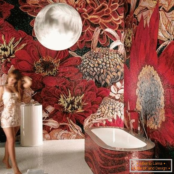 Gyönyörű mozaik csempe a fürdőszobában