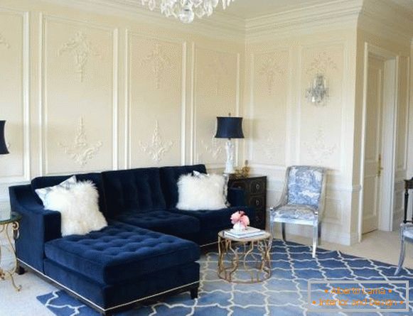 Luxus kanapék bársony kárpitozással a belső térben