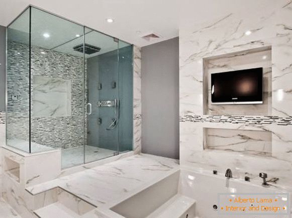 A márvány és csempe kombinációja a fürdőszobában