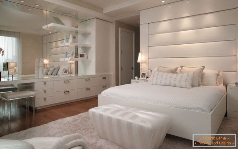 hálószoba ágy-fehér-ottomán