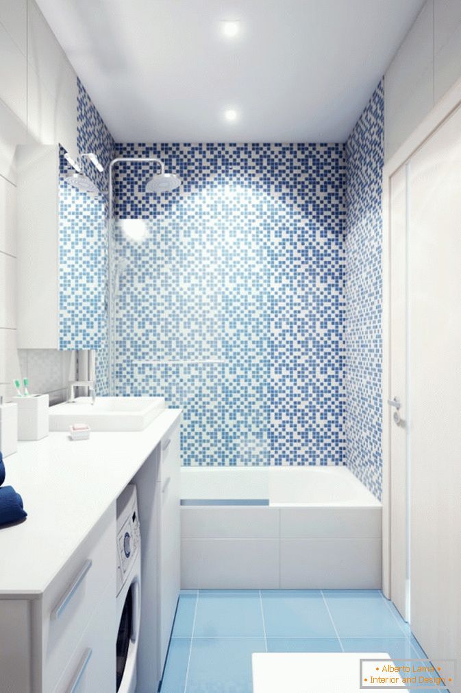 Fehér és kék fürdőszoba egy kis stúdió apartman Oroszországban