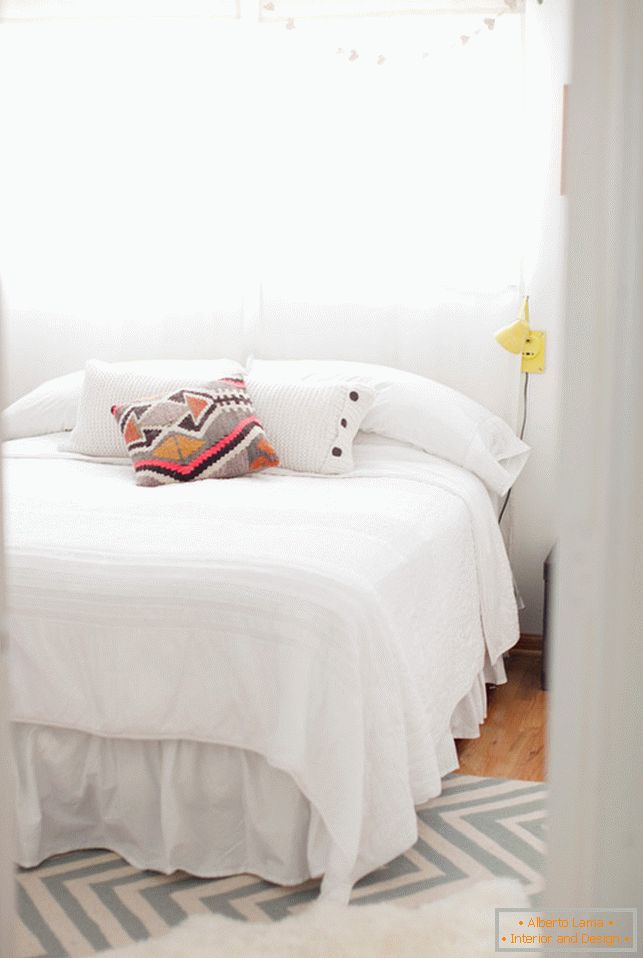 Kis hálószoba fehér színben