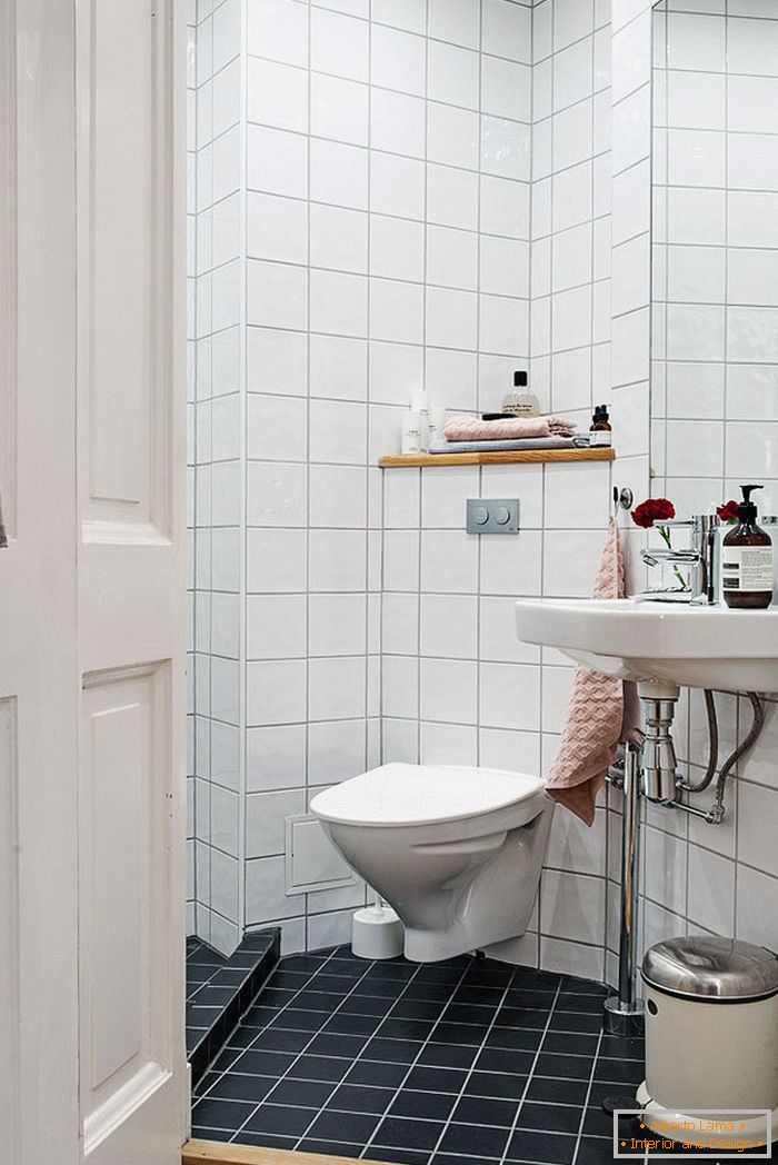 A fürdőszobának egy stúdió lakás Göteborgban