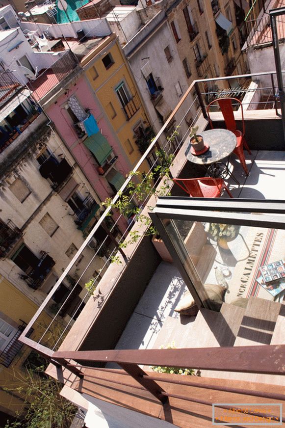 Kilátás az erkélyről egy kis stúdió Barcelona