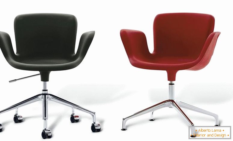 Fekete és piros irodai székek
