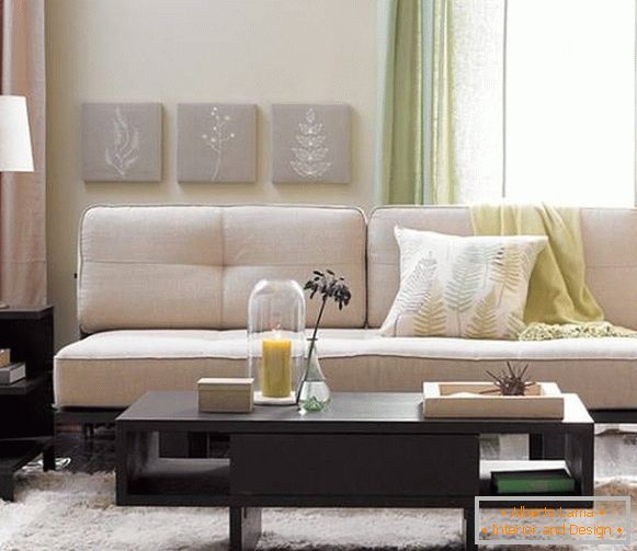 Kis nappali dekoráció - kényelmes kanapé karfa nélkül