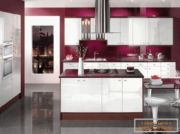 Luxus konyha egy magánházban fehér és piros színekben
