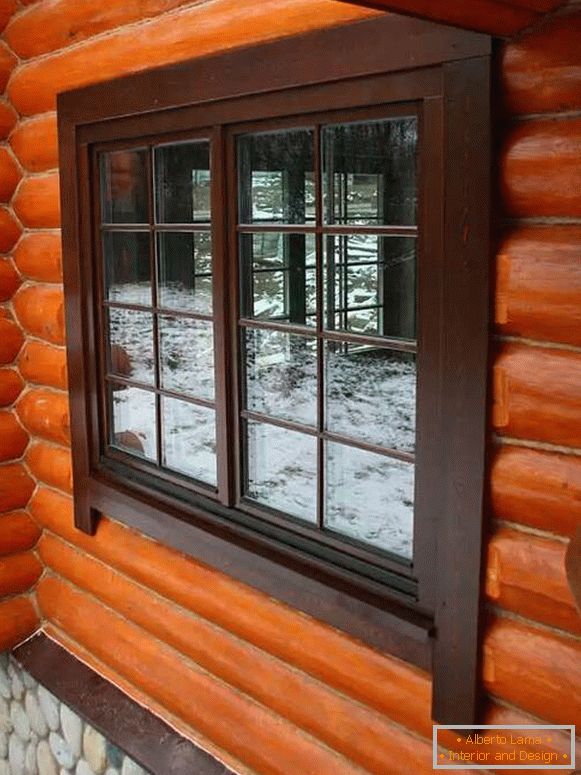 ablakok egy faházban