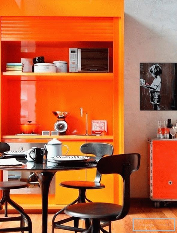 Narancssárga szekrény