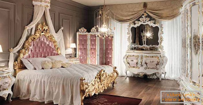 A barokk stílusú háló egy igazi hölgynek. Rózsaszín részlet a designban valóban a belső tér