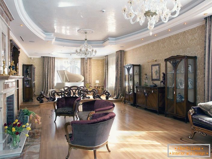 Stílusos megoldás a nappali belsejének a romantika stílusának megszervezésére.