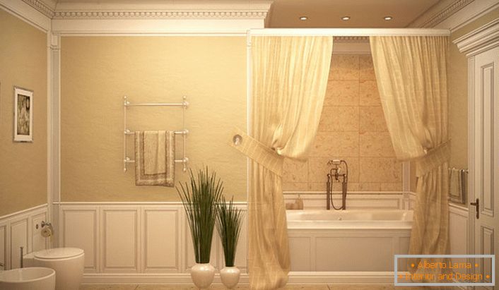 A fürdőszoba romantikus stílusban fényes függönyökkel van burkolva.