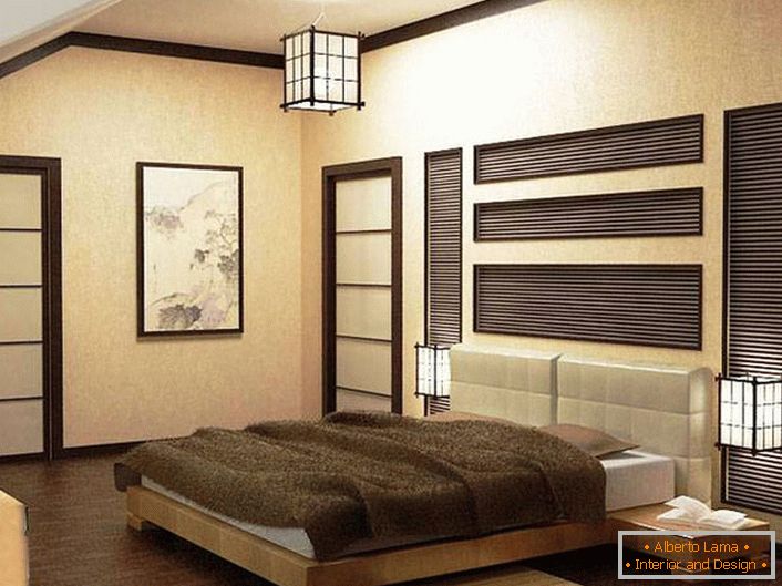 A japán minimalizmus stílusában díszített hálószoba bézs és barna színnel díszített. A figyelmet a világító eszközök vonzzák. A mennyezeti csillár egy tervezésű, éjjeli lámpákkal. 