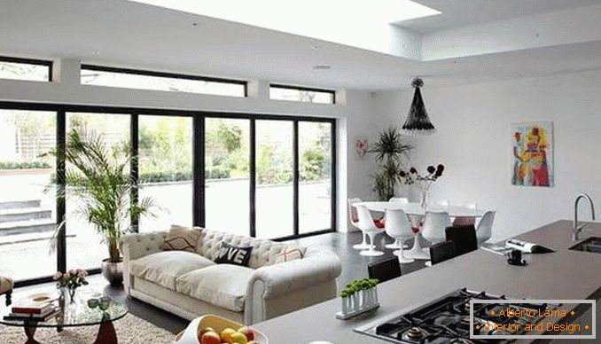 Design stúdióapartmanok panorámás ablakokkal - a nappali konyhájának fotó