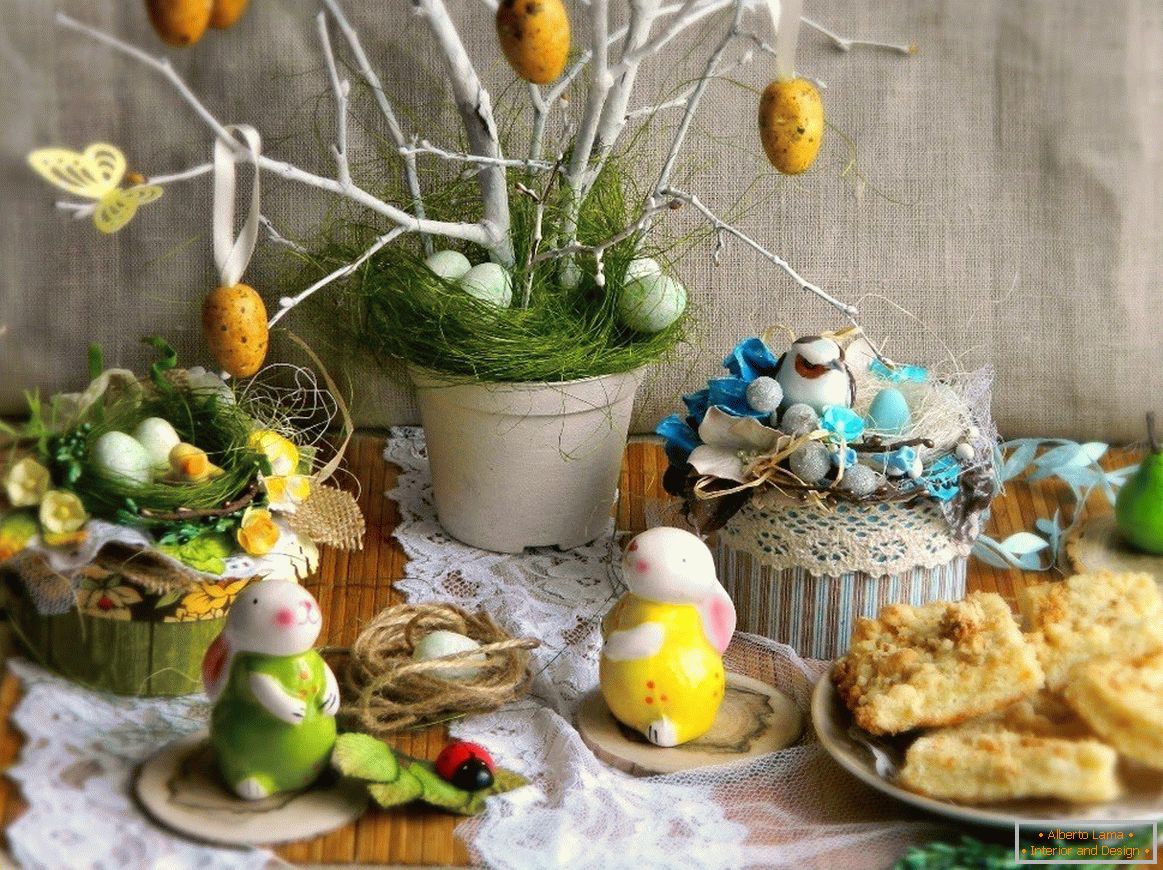 Húsvéti nyúl az asztalon