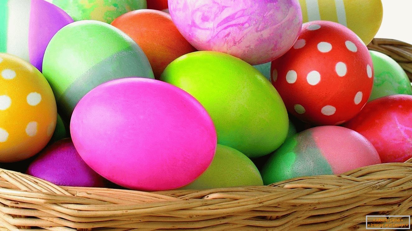Kosár húsvéti tojással
