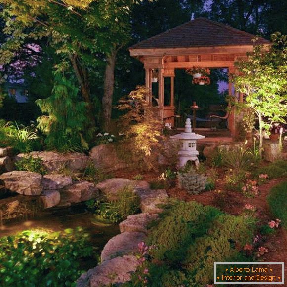 Tó és gazebo a japán stílusú kert kialakításában