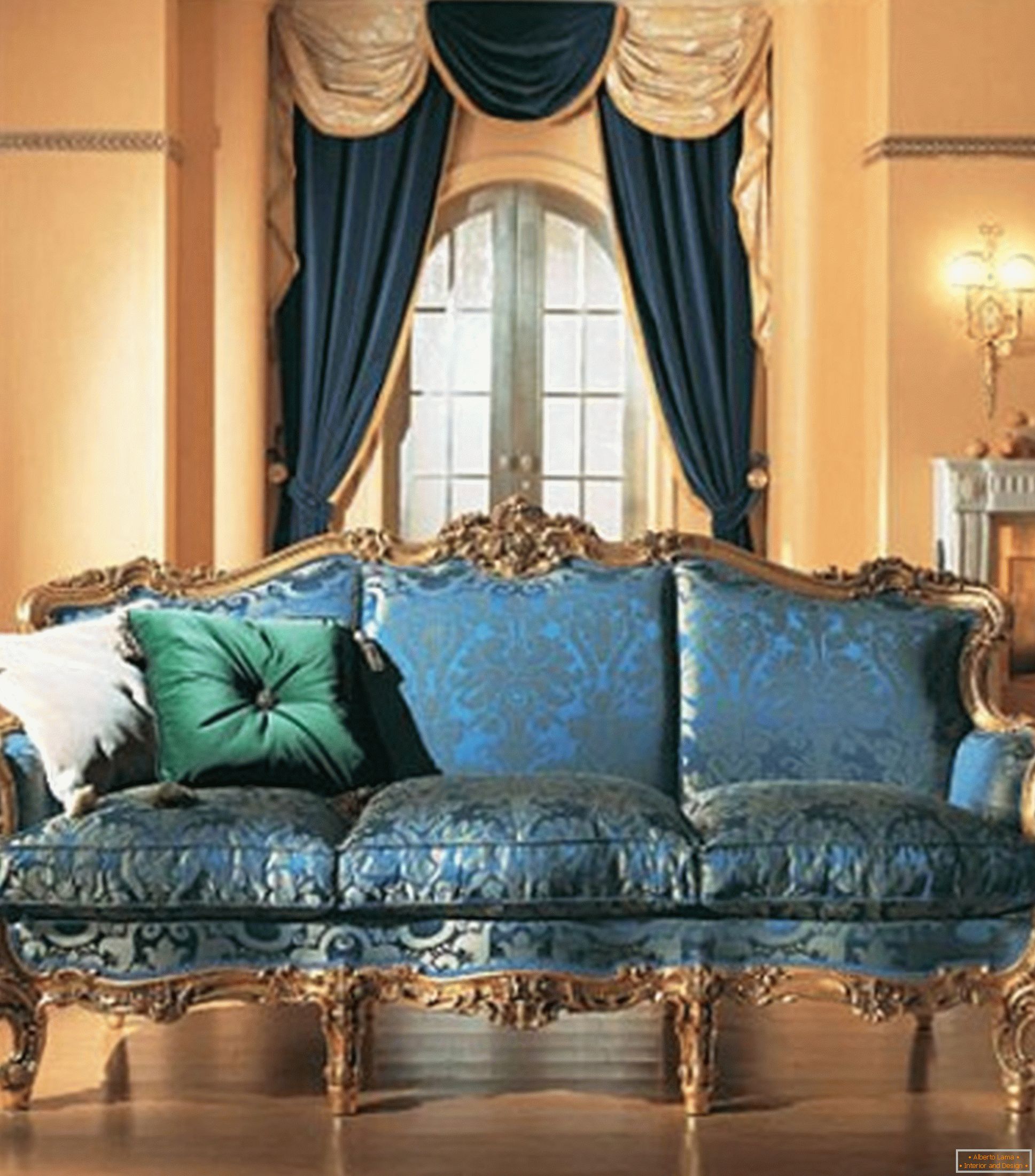 A kontrasztos színek kombinációja a nappali dekorációjában a barokk stílusban.
