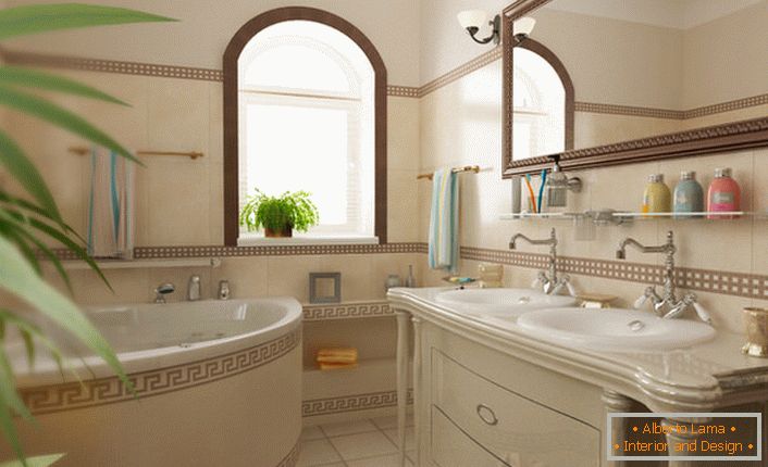 Fürdőszoba a mediterrán stílusban egy vidéki házban a külvárosokban. 