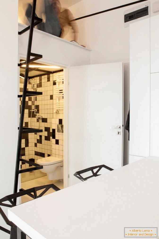 Fürdőszobás stúdió apartman fekete-fehérben