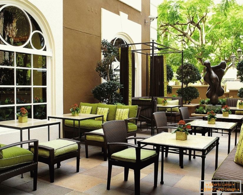 A szálloda kávézója a Los Angeles-i Four Seasons-ben a redesign után