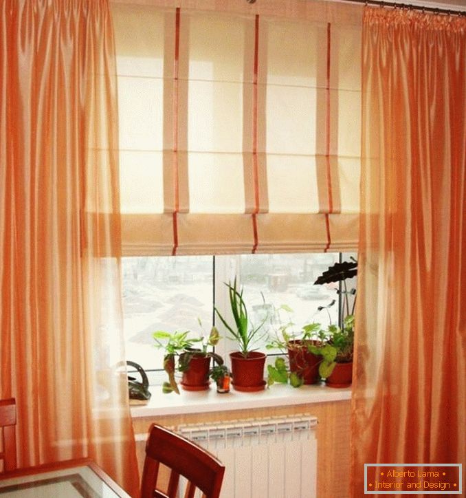 Római függöny fotó műanyag ablakok a konyhában