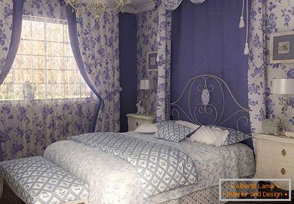 A fehér és a lila kombinációja a hálószobában