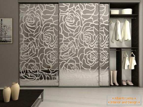 Gyönyörű coupé szekrények a hálószobában - fénykép design egy képzel