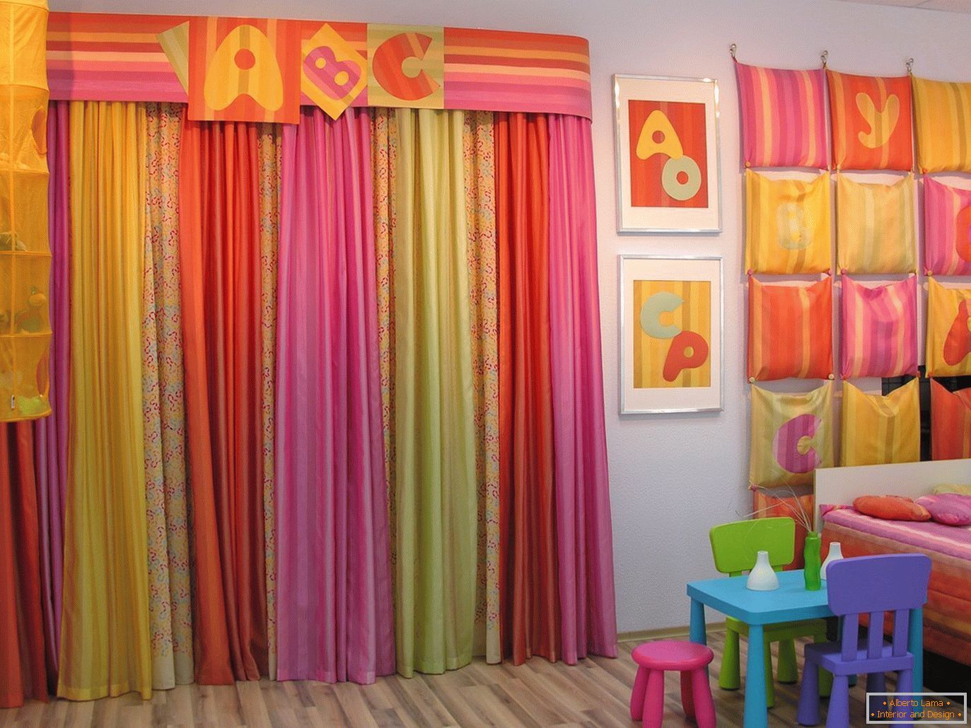 Fényes textil a gyermekszobában