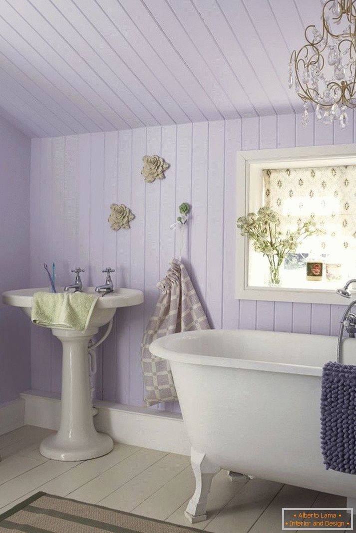 Fürdőszoba lila színben