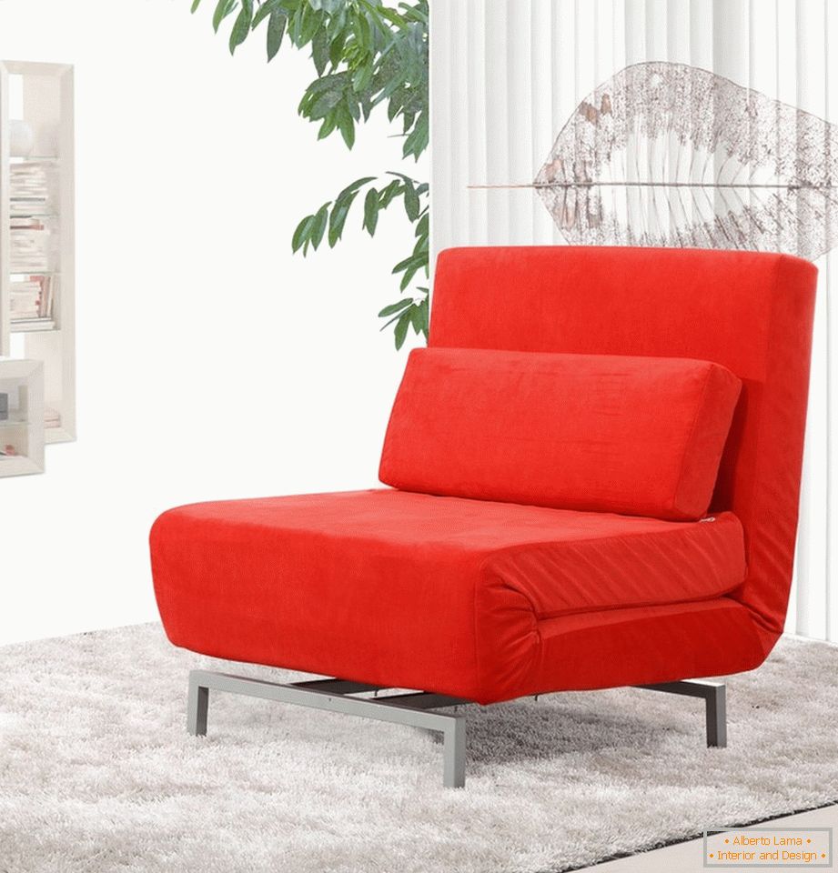Fényes vörös kanapé