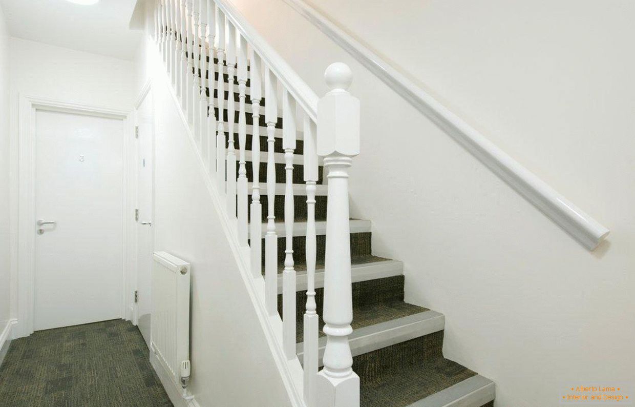 Lépcsőház egy négyemeletes viktoriánus házban Pimlicóban