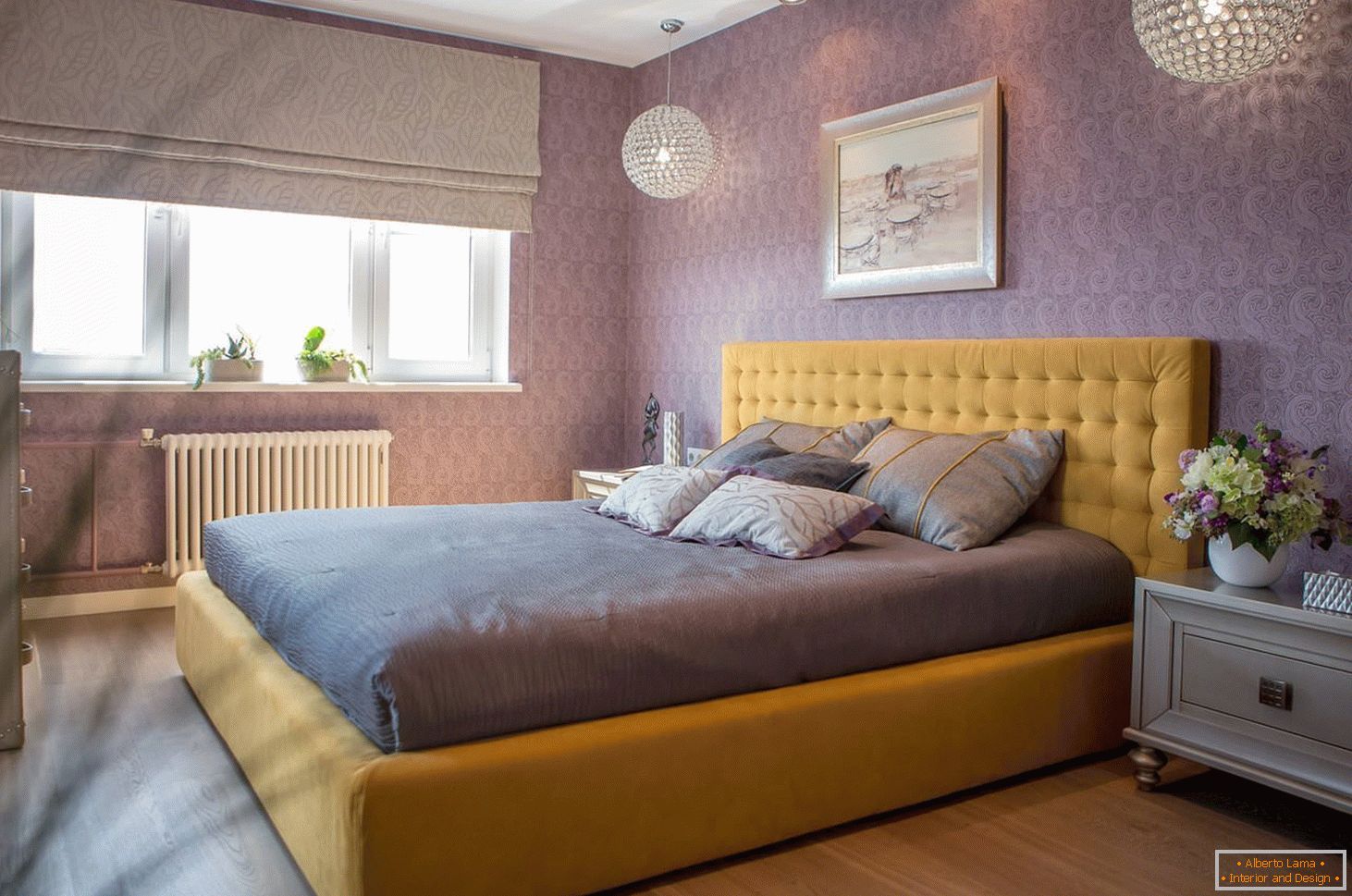 Sárga ágy lila belsővel