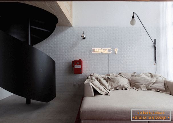 Összecsukható kanapé egy kis lakás belső kialakításában