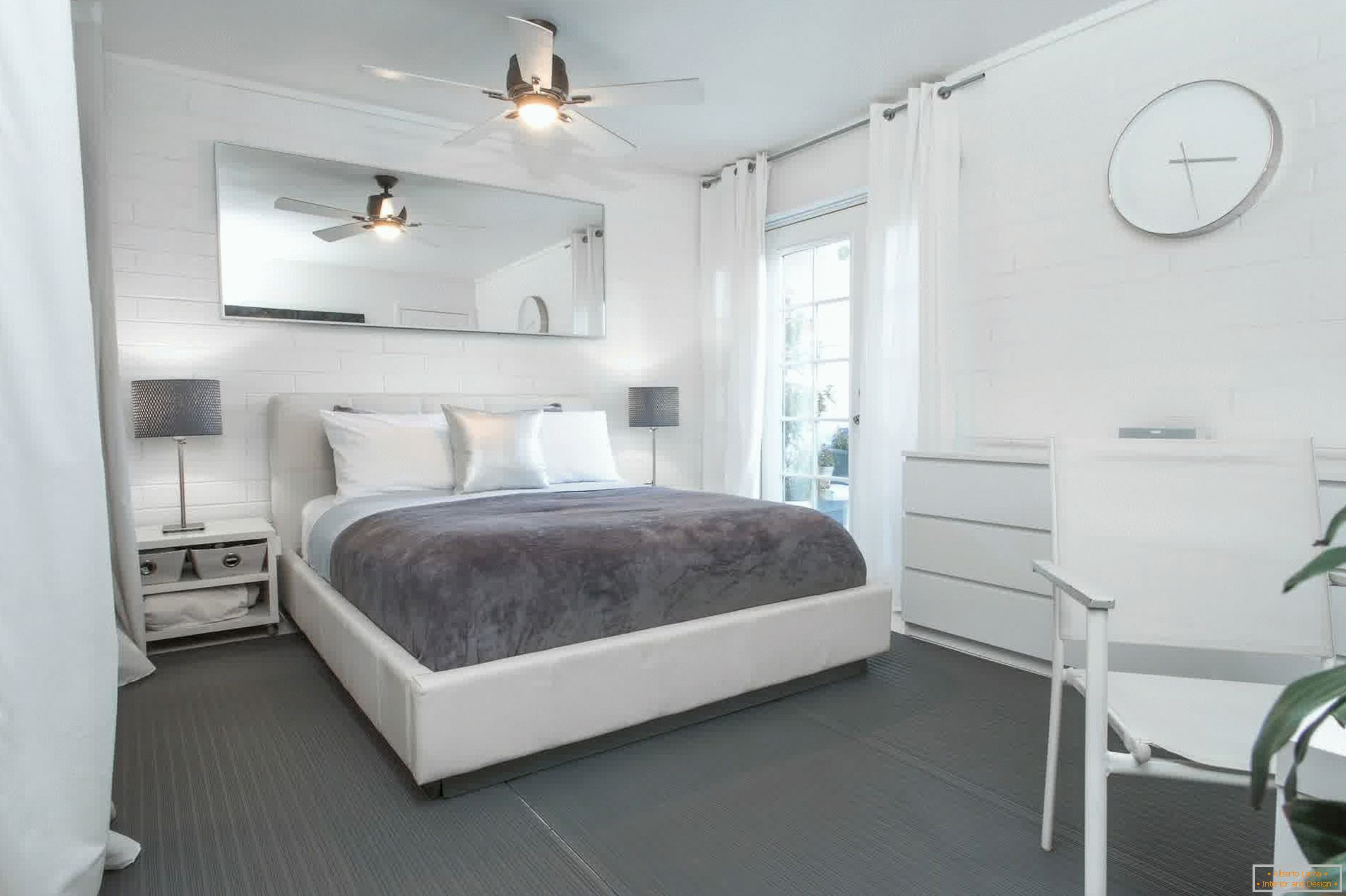 A fehér és szürke kombináció egy modern lakásban