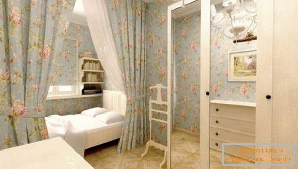 Szekrény a hálószobában, Provence stílusban, swing ajtókkal