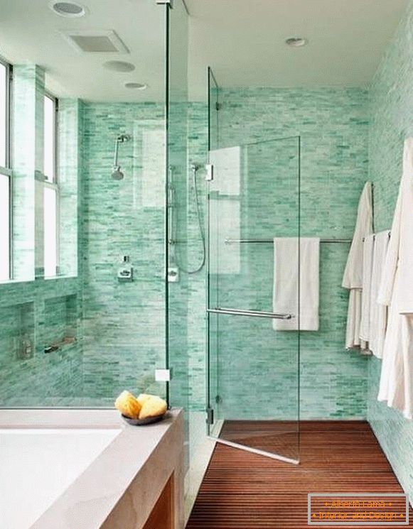Üvegajtók zuhanyzón a fürdőszoba fotóján