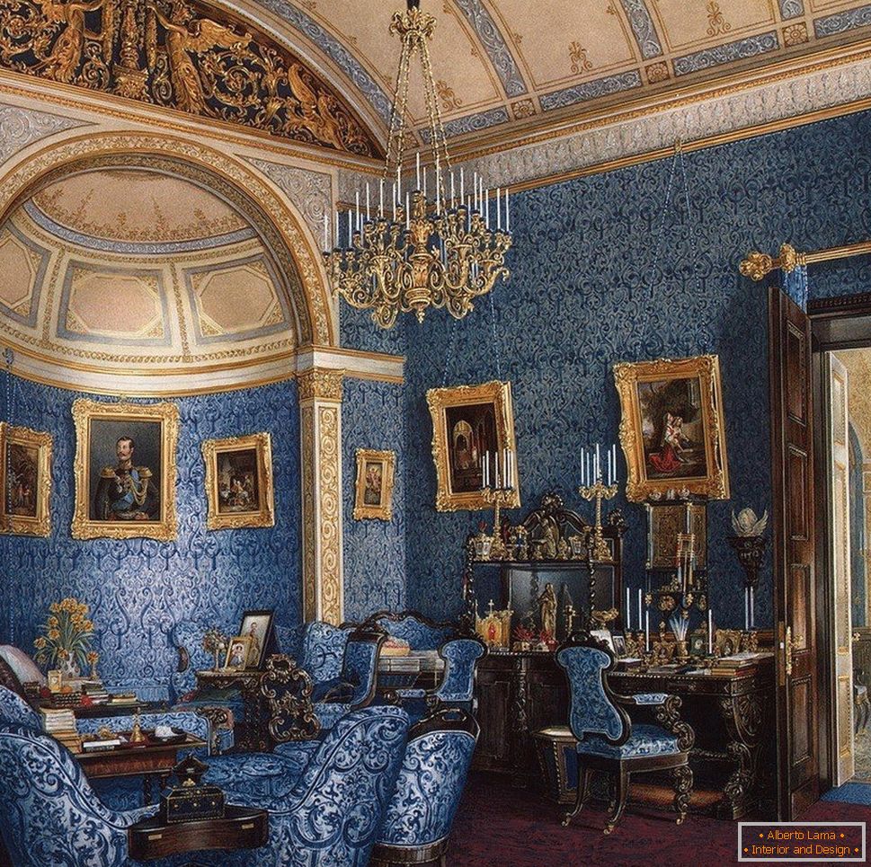 Belső kék falakkal és bútorokkal