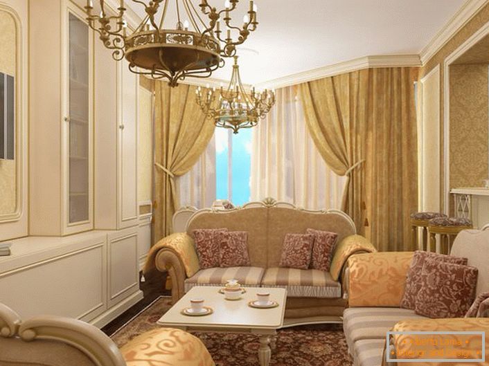 Modern barokk stílusú: hajlított szalon bútorok, arany varrással díszített gobelin, hatalmas aranyozott csillárok.