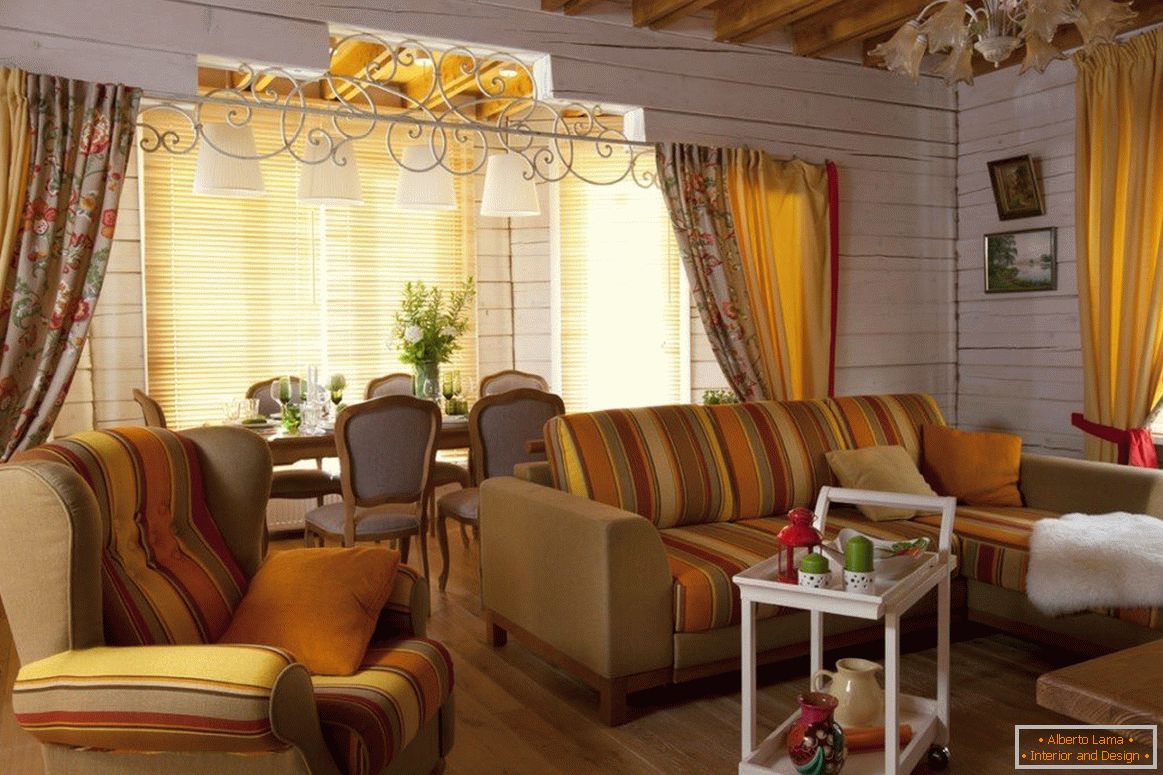 Szürke falak és sárga függönyök a nappaliban