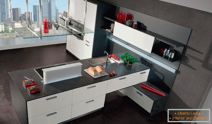 A szecessziós stílusú konyha helyzete funkcionális. A széles polcok és szekrények tágasak és praktikusak, ami nagyon fontos a konyhában.
