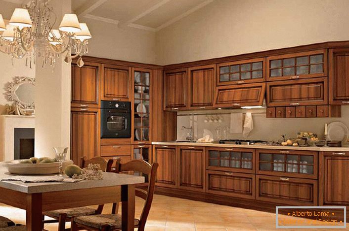 A Liberty konyha konyhája természetes fából készült, ami a stilisztikai koncepció egyik alapvető követelménye. 