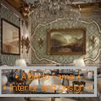 Festmények és elegáns bútorok a belső térben