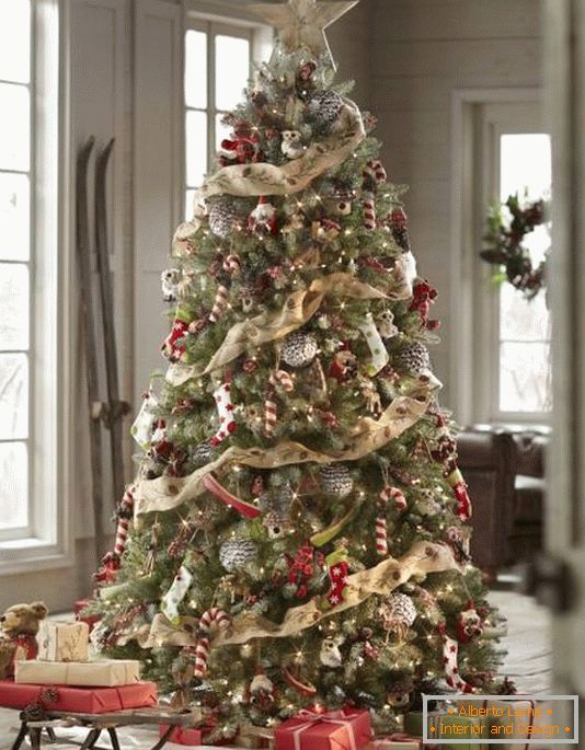 Karácsonyfa-with-szép-dekorációk