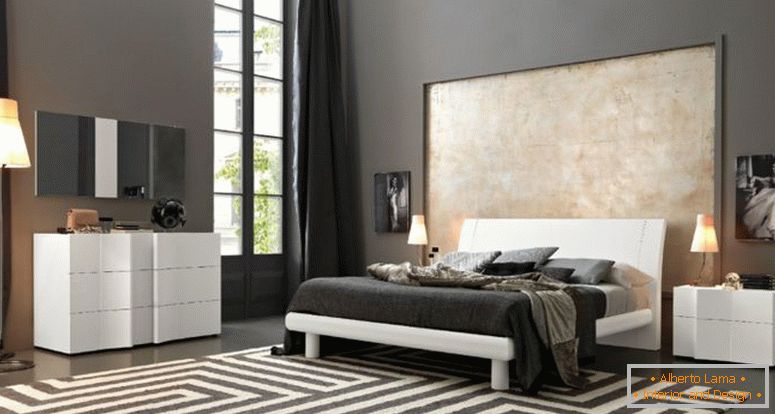 kék szőnyeg-on-the-fa-floor_grey-end-of-bed_floral-fekete-szürke blanket_dark-master-bedroom_wooden-platform ágy