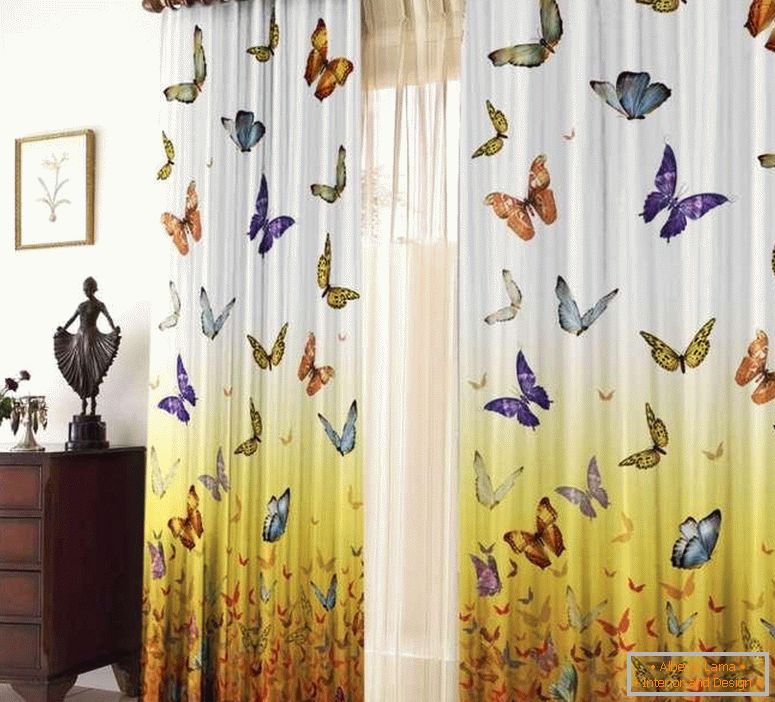 Pillangófüggönyök a szobában