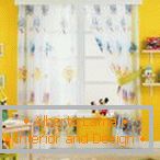Gyermekszoba sárga falakkal