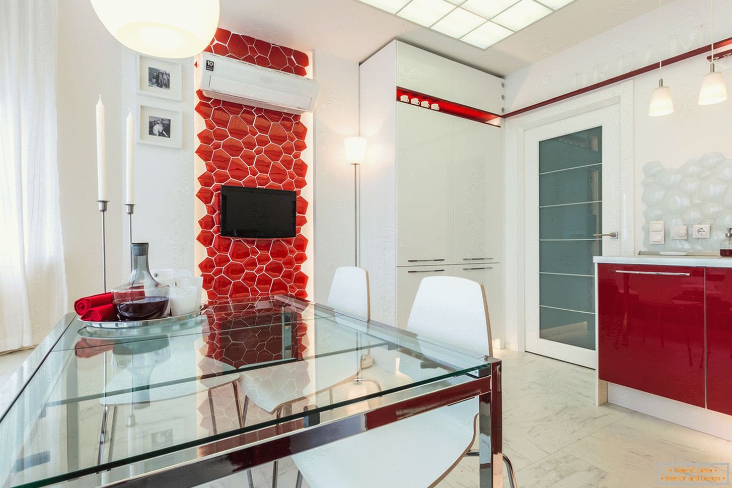 Chic belső konyha fehér és piros színekben